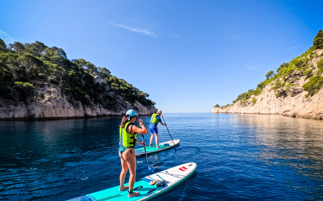 Pourquoi Vous Devez Absolument Avoir un Guide Local en Stand Up Paddle pour Explorer le Parc National des Calanques